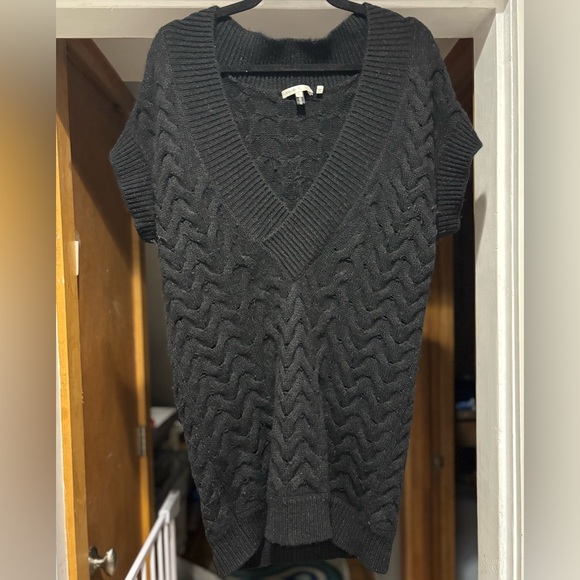 Stunning Vince knit alpaca/wool blend sweater in deep grey/blackeuc - Picture 1 of 7